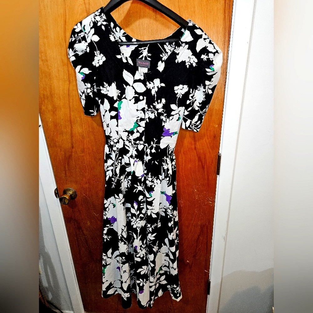 Vintage 1980's Tina Barrie size 12 dress Black/White Flowers/colors, Made in USA